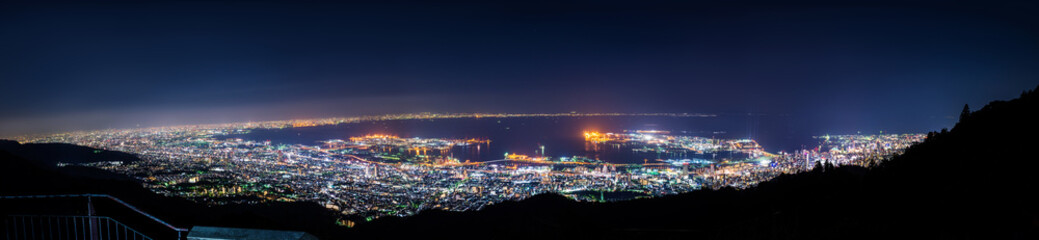 Fototapeta na wymiar 日本三大夜景の兵庫県神戸市摩耶山掬星台から眺めるパノラマ夜景