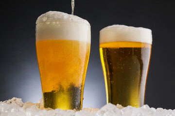 グラスに注がれた生ビール　draft beer	