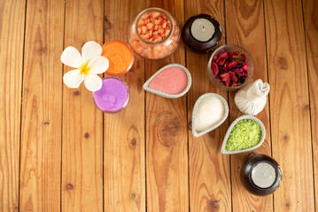 The table is expertly arranged with the spa salts and flowers to create a cohesive and inviting display.