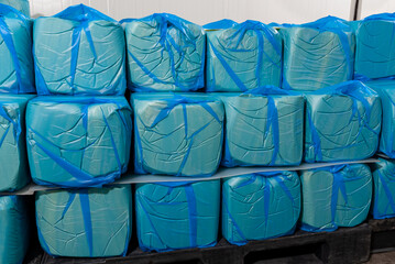 Beurre industriel. Packs de 25 kg palettis&eacute;s. Stockage en chambre froide