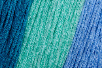 Tło struktura tekstylna z nici maliny w  zbliżeniu makro w pastelowych kolorach zieleni i niebieskiego