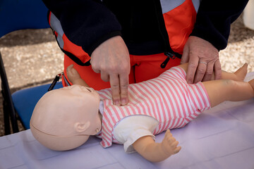pediatric first aid training - obrazy, fototapety, plakaty