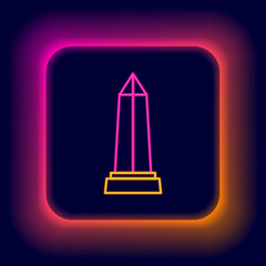 Obraz premium Glowing neon line Obelisk of Alexandria icon isolated on black background. Stone monument. Historical monument. High pillar memorial and column. Colorful outline concept. Vector