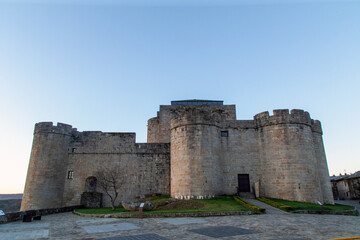 Fototapeta na wymiar Castillo de los Condes de Benavente (siglo XV). Puebla de Sanabria, Zamora, España.