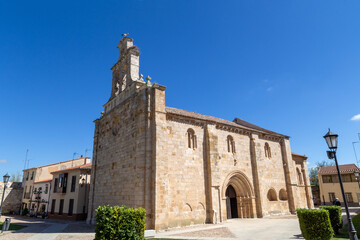 Fototapeta na wymiar Iglesia de San Isidoro (siglo XII). Zamora, Castilla y León, España.