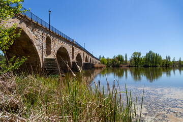 Fototapeta na wymiar Puente de Piedra (siglo XIII). Zamora, Castilla y León, España.
