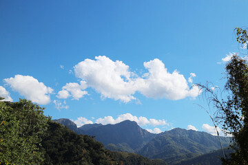Naklejka premium Good weather, blue sky, green mountains and lovely clouds