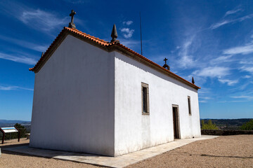 Capilla de Nossa Senhora da Graça (1945). En septiembre tiene lugar una importante romería....