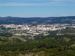 Fototapeta na wymiar Vista panorámica de Vila Real desde la distancia. Portugal.