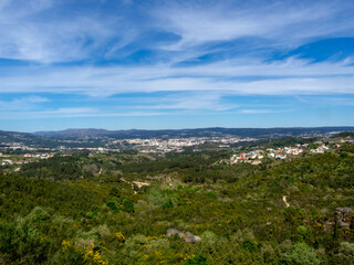 Fototapeta na wymiar Vista panorámica de Vila Real desde la distancia. Portugal.