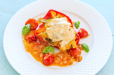 paprika gefüllt von oben fotografiert 