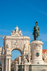 Obraz premium Estatua del Rey Jose Primero y Arco de la Rua de Augusta, Lisboa, Portugal