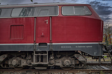 Alte Diesel Lokomotive und Schienenbus