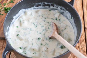 Kohlrabigemüse Kohlrabi in der Zubereitung Schritte 