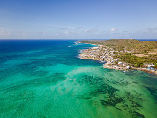 Fototapeta na wymiar aerial view of san andres island in Colombia, sea of ​​seven colors 