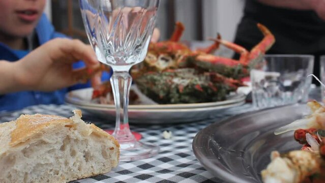 the pleasure of eating crabs at home