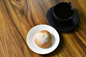 Pan dulce de Guatemala con una taza de café, postre tradicional para antes o después de un plato fuerte.