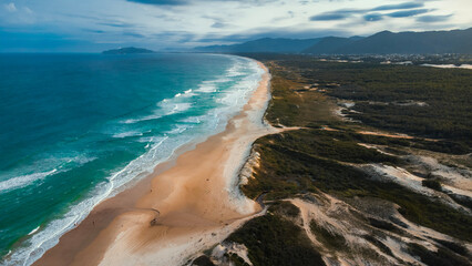 Praia Paradisíaca Tropical Ondas Moçambique Florianópolis Floripa Santa Catarina Ilha Magia Pedras Costão Pesca Pescadores Rancho Natureza Paisagem Areia Dunas Oceano Atlântico Floresta Reserva Natura