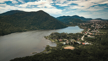 Praia Paradisíaca Tropical Ondas Moçambique Florianópolis Floripa Santa Catarina Ilha Magia Pedras Costão Pesca Pescadores Rancho Natureza Paisagem Areia Dunas Oceano Atlântico Floresta Reserva Natura © Pedro