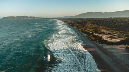 Praia Paradisíaca Tropical Ondas Moçambique Florianópolis Floripa Santa Catarina Ilha Magia Pedras Costão Pesca Pescadores Rancho Natureza Paisagem Areia Dunas Oceano Atlântico Floresta Reserva Natura © Pedro