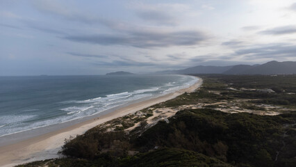 Praia Paradisíaca Tropical Ondas Moçambique Florianópolis Floripa Santa Catarina Ilha Magia Pedras Costão Pesca Pescadores Rancho Natureza Paisagem Areia Dunas Oceano Atlântico Floresta Reserva Natura