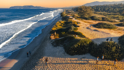 Praia Paradisíaca Tropical Ondas Moçambique Florianópolis Floripa Santa Catarina Ilha Magia Pedras Costão Pesca Pescadores Rancho Natureza Paisagem Areia Dunas Oceano Atlântico Floresta Reserva Natura © Pedro