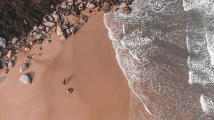 Cavalo Animal Praia Paradisíaca Cavalgada Cavalgar Moçambique Florianópolis Floripa Santa Catarina Pedras Rochas Oceano Praia Atlântico Mar Ondas Areia Animais Brasil Brasileira Aventura © Pedro