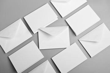 Obraz premium Blank white cards with envelope mockup template