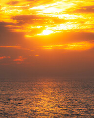 Fototapeta premium atardecer, la palma, playa, sol, amanecer, cielo, naturaleza, silueta, anochecer, verano, paisaje, anaranjada, viajando, nube, edén