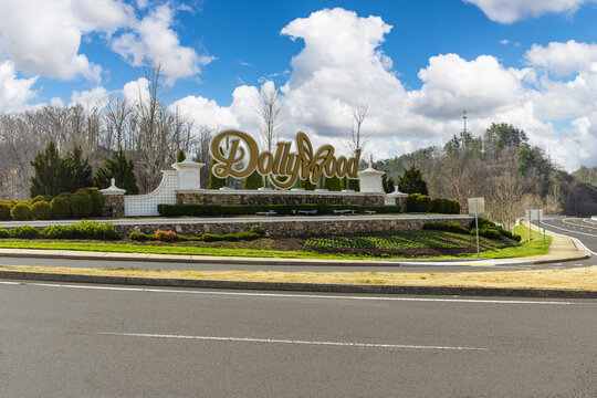 Dollywood sign near the entrance to the theme park in Pigeon Forge, TN.