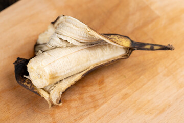 still an edible banana whose peel is covered with black spots
