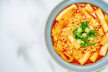 Rabokki, Korean style Stir-fried Instant Noodle : This dish is tteokbokki with ramen noodles. Tteokbokki is a spicy dish made with rice cake, vegetables, and fish cake, all stir-fried together in a go