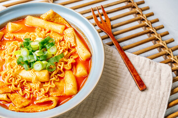 Rabokki, Korean style Stir-fried Instant Noodle : This dish is tteokbokki with ramen noodles. Tteokbokki is a spicy dish made with rice cake, vegetables, and fish cake, all stir-fried together in a go