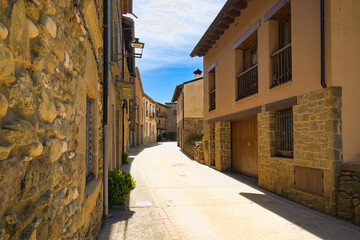 Calle de Vic del nucleo historico de Hostalets d'en Bas, Garrotxa, Catalunya, España