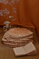 Bread on the table, flowers in a vase, still life, background for presentations, photo backdrop, photos, still lifes, healthy food, recipe, background, day