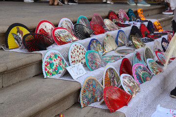 The Spanish fan, known as pericón, is one of the most famous Spanish accessories in the world, which is used in numerous occasions.