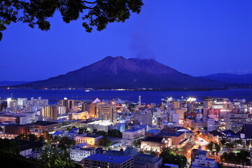 鹿児島県城山展望台から見る桜島の夜景
