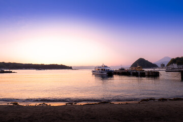 沼津市内浦地区の三津海水浴場の夕暮れ
