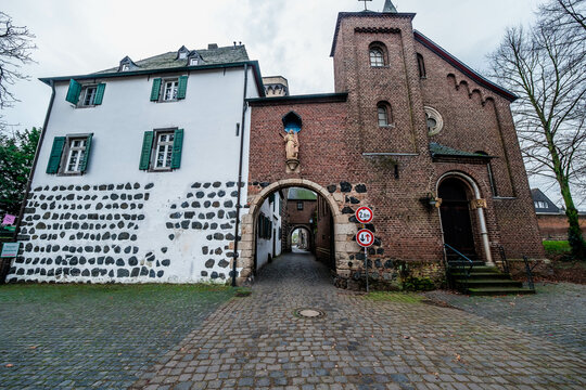 The medieval town of Zons on the banks of the Rinen river in western Germany