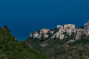 Fototapeta premium Houses on the mountain and the sea on the horizon