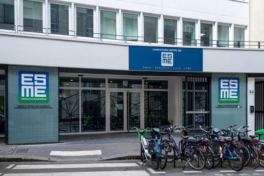 Paris, France - 21 avril 2023: Vue ext&eacute;rieure du campus Paris-Centre de la grande &eacute;cole d&rsquo;ing&eacute;nieurs fran&ccedil;aise ESME Sudria appartenant au groupe IONIS