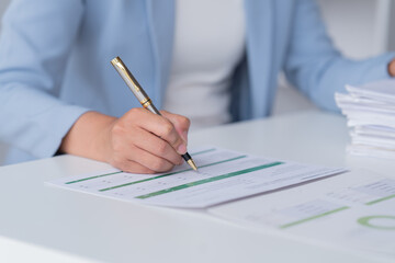 Naklejka premium Accountant analyzing business marketing data on paper dashboard Corporate finance office table. 