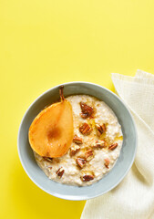 Oatmeal with caramelized pear and walnut
