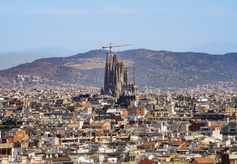 Sagrada Familia from a perspective, surrounded by the houses. 
