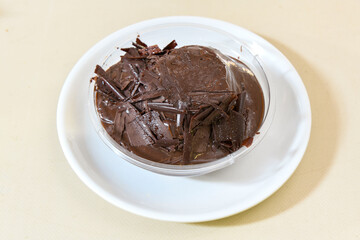 Close-up of homemade mug cakes with protein topping. Tek kisilik, adet yas pasta. Red velvet, Profiterol, meyveli, krokanli, frambuazli,  cikolatali yas pasta. Dogum gunu pastasi. Cilekli, frambuazli.