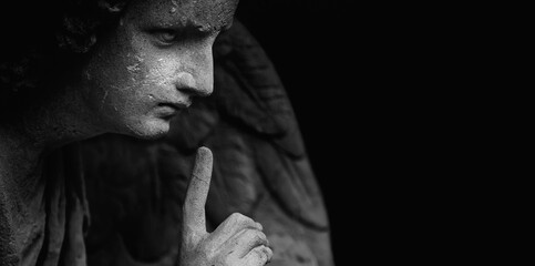 Religion and death concept. Ancient statue of an angel as symbol of end of life. Horizontal black and white image. Copy space. - obrazy, fototapety, plakaty