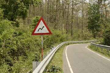 road sign indication zigzag road