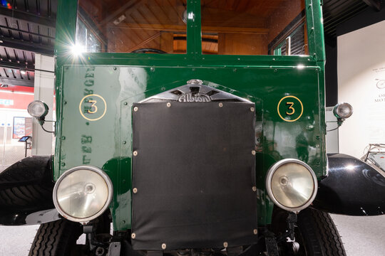 Close up of an Albion news van LCA 44 40/50 CWT from 1934