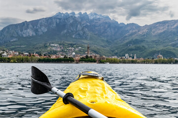 Visiting Lake Como on a canoe - 595387697