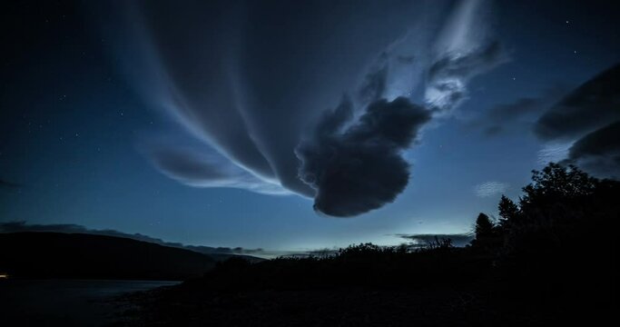Morphing lenticular cloud twilight stars ufo 4k